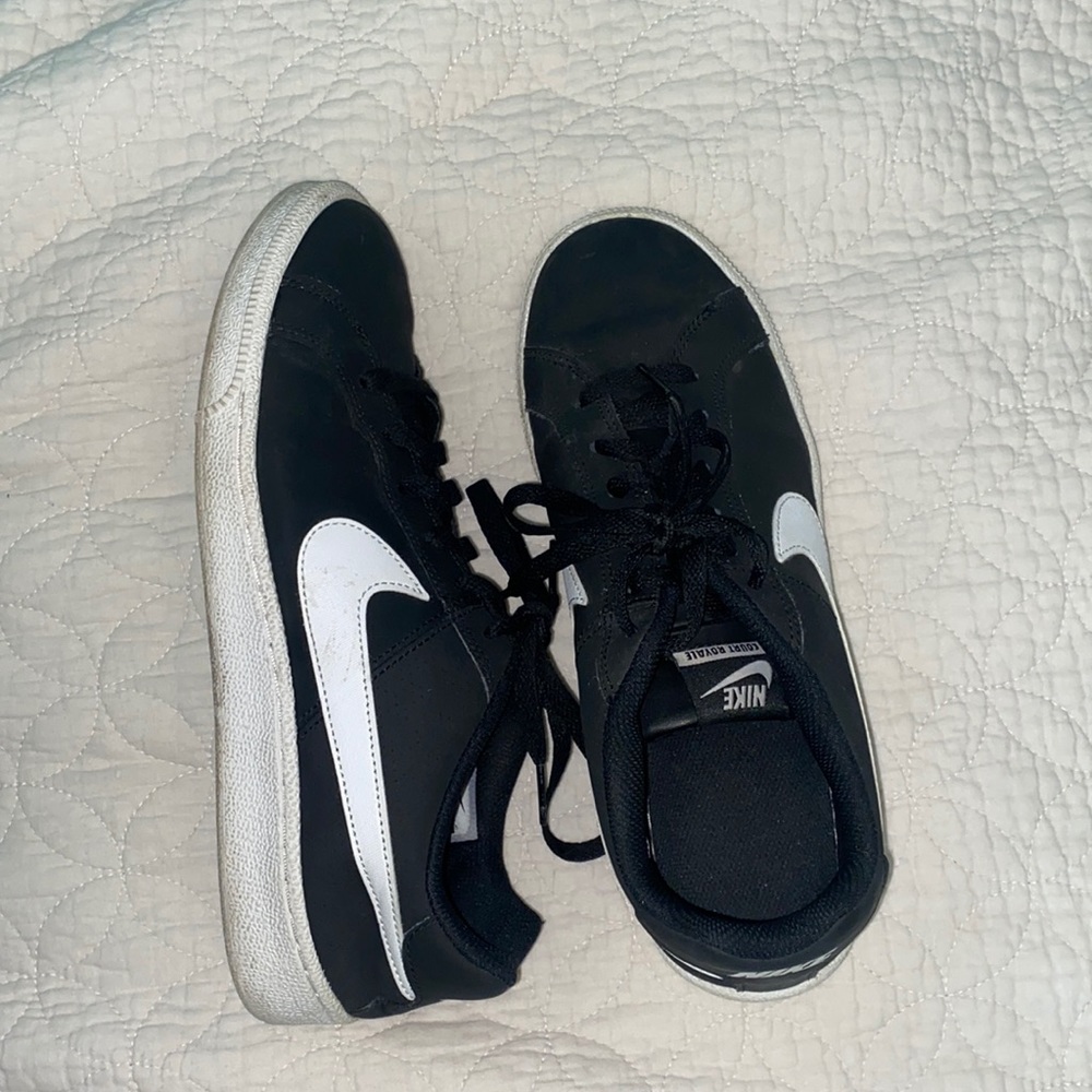 Women’s Black Nike Sneakers